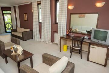 Фото номера Апартаменты с 1 спальней Отель Rhodopi Home Hotel - Half Board г. Чепеларе 7