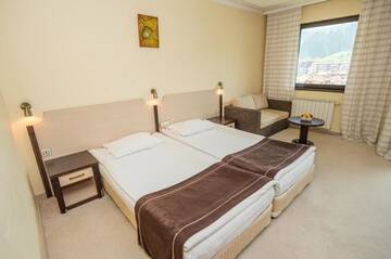 Фото номера Двухместный номер с 2 отдельными кроватями Отель Rhodopi Home Hotel - Half Board г. Чепеларе 18