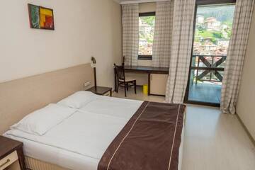 Фото номера Двухместный номер Делюкс с 1 кроватью Отель Rhodopi Home Hotel - Half Board г. Чепеларе 5