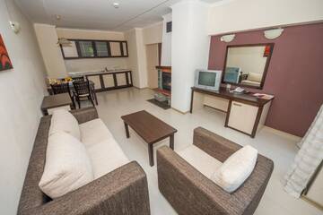 Фото номера Апартаменты с 1 спальней Отель Rhodopi Home Hotel - Half Board г. Чепеларе 6