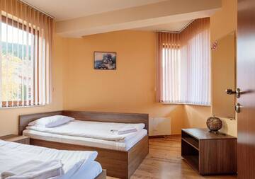 Фото номера Вилла с 2 спальнями Гостевой дом Rodopi Houses г. Чепеларе 7
