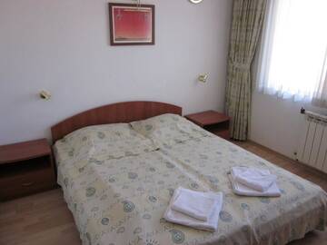 Фото номера Двухместный номер с 1 кроватью Гостевой дом Guest House Karov - 2 Stars г. Чепеларе 3